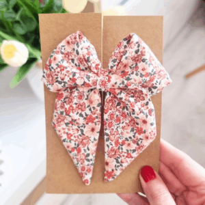 Kokardka Elen - spinka ecru w brązowe kwiatuszki