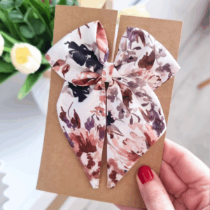 Kokardka Elen - spinka biała w brązowe duże kwiaty