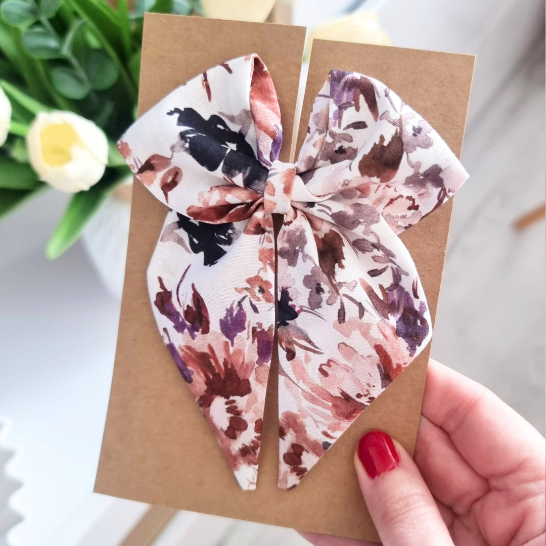 Kokardka Elen - spinka biała w brązowe duże kwiaty