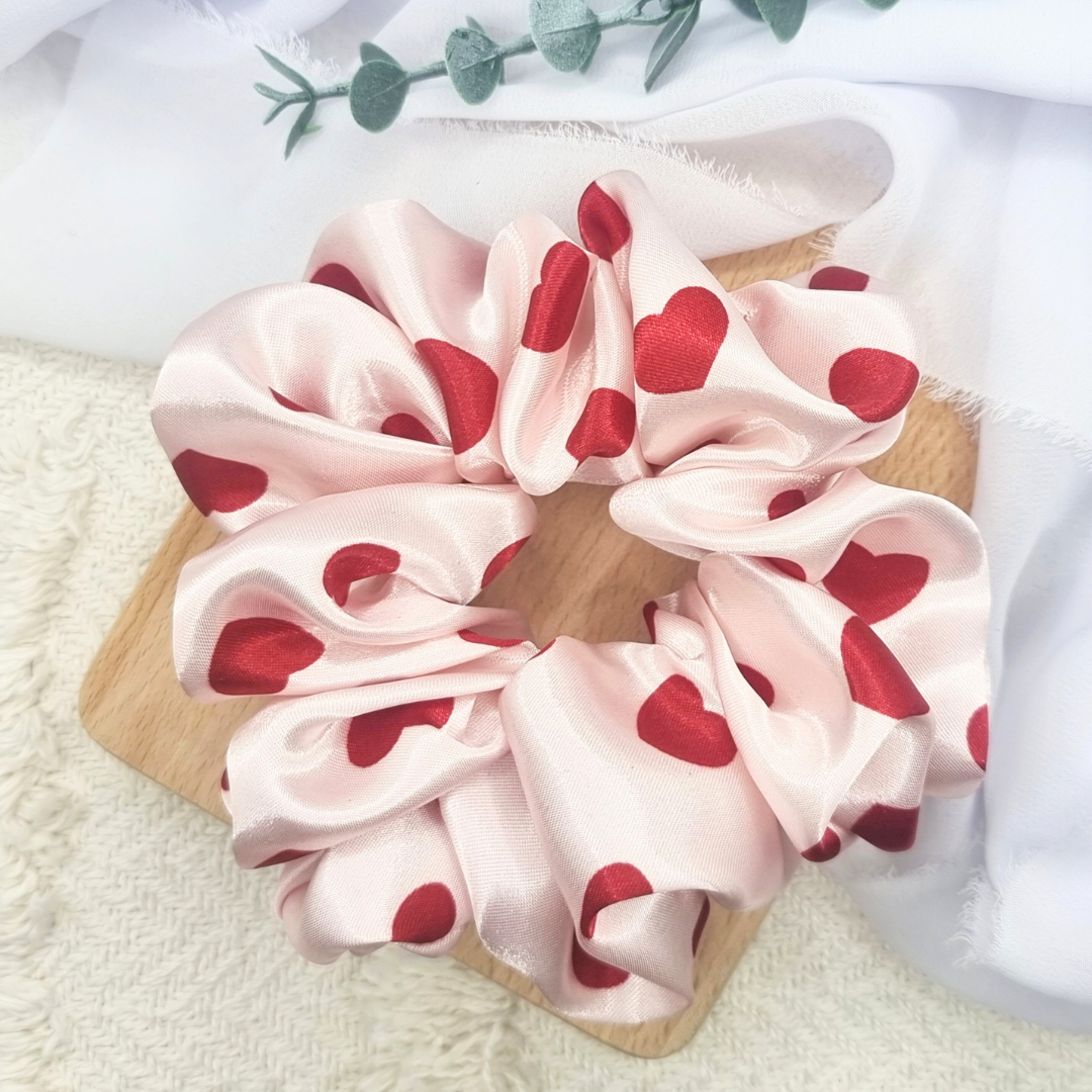 Scrunchie oversized różowa w serduszka