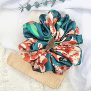 Scrunchie oversized butelkowa zieleń w kwiaty