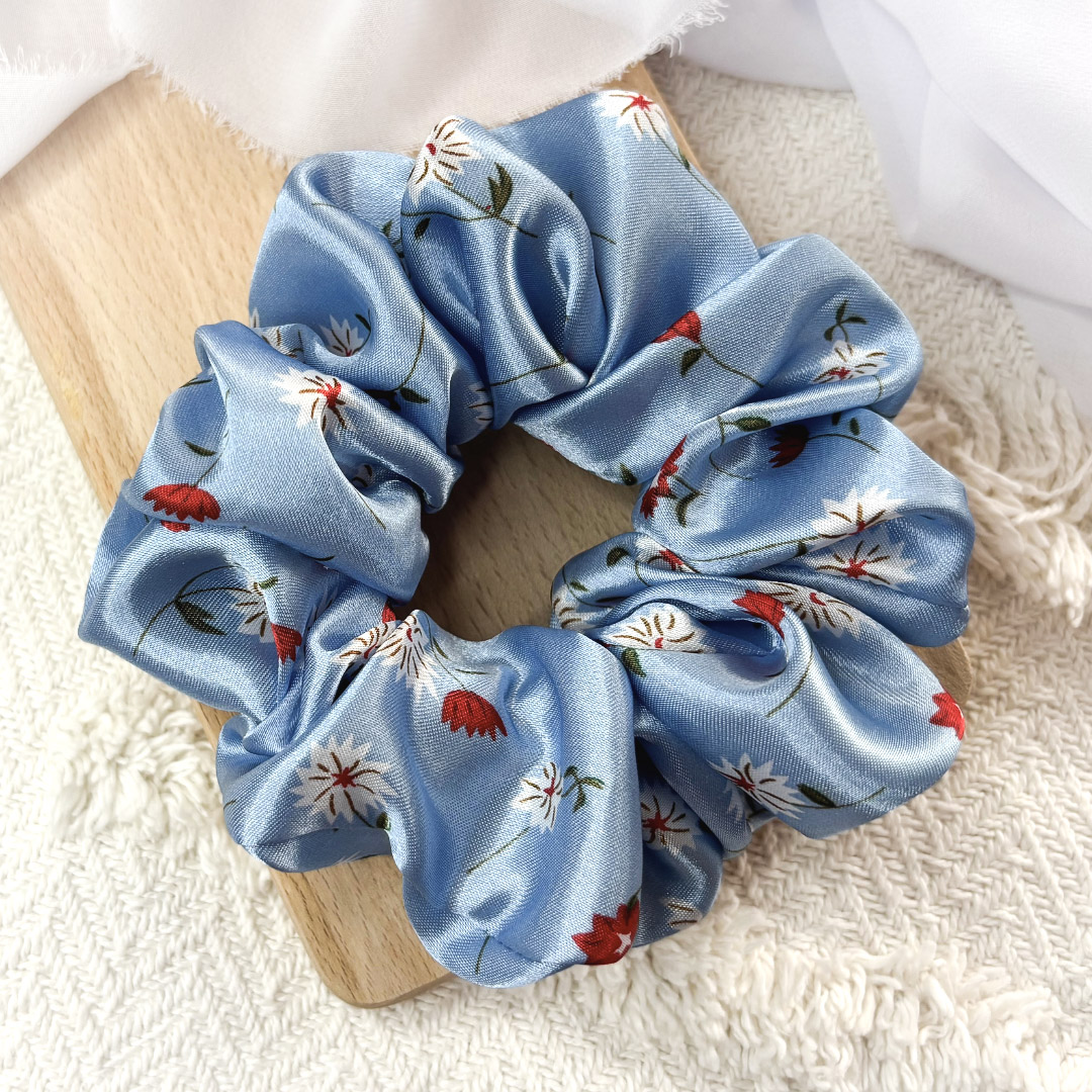 Scrunchie oversized niebieska w małe kwiatuszki
