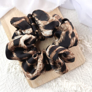 Scrunchie oversized beżowa w panterkę