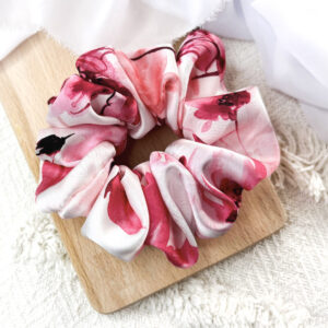 Scrunchie oversized różowe kwiaty na różu