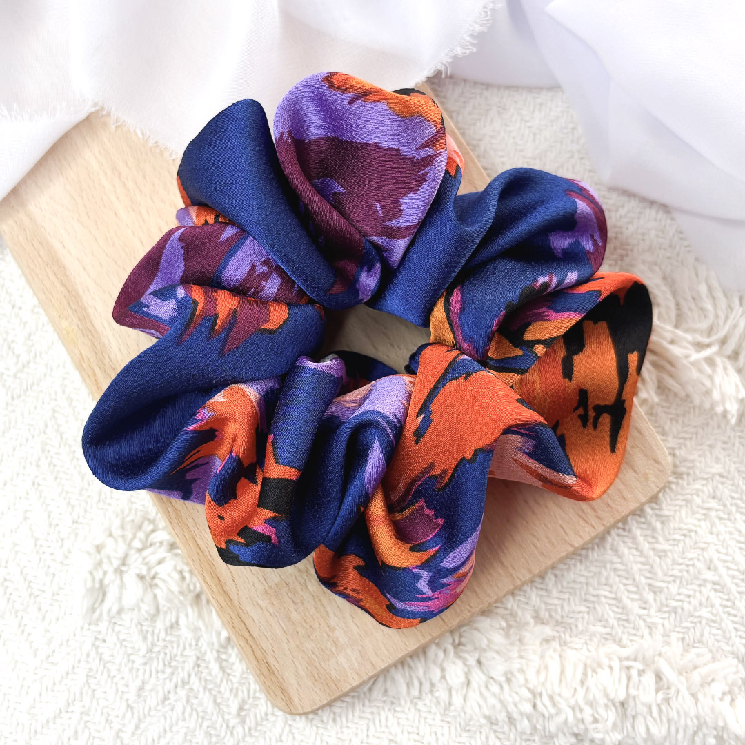 Scrunchie oversized granatowa w neonowe plamki