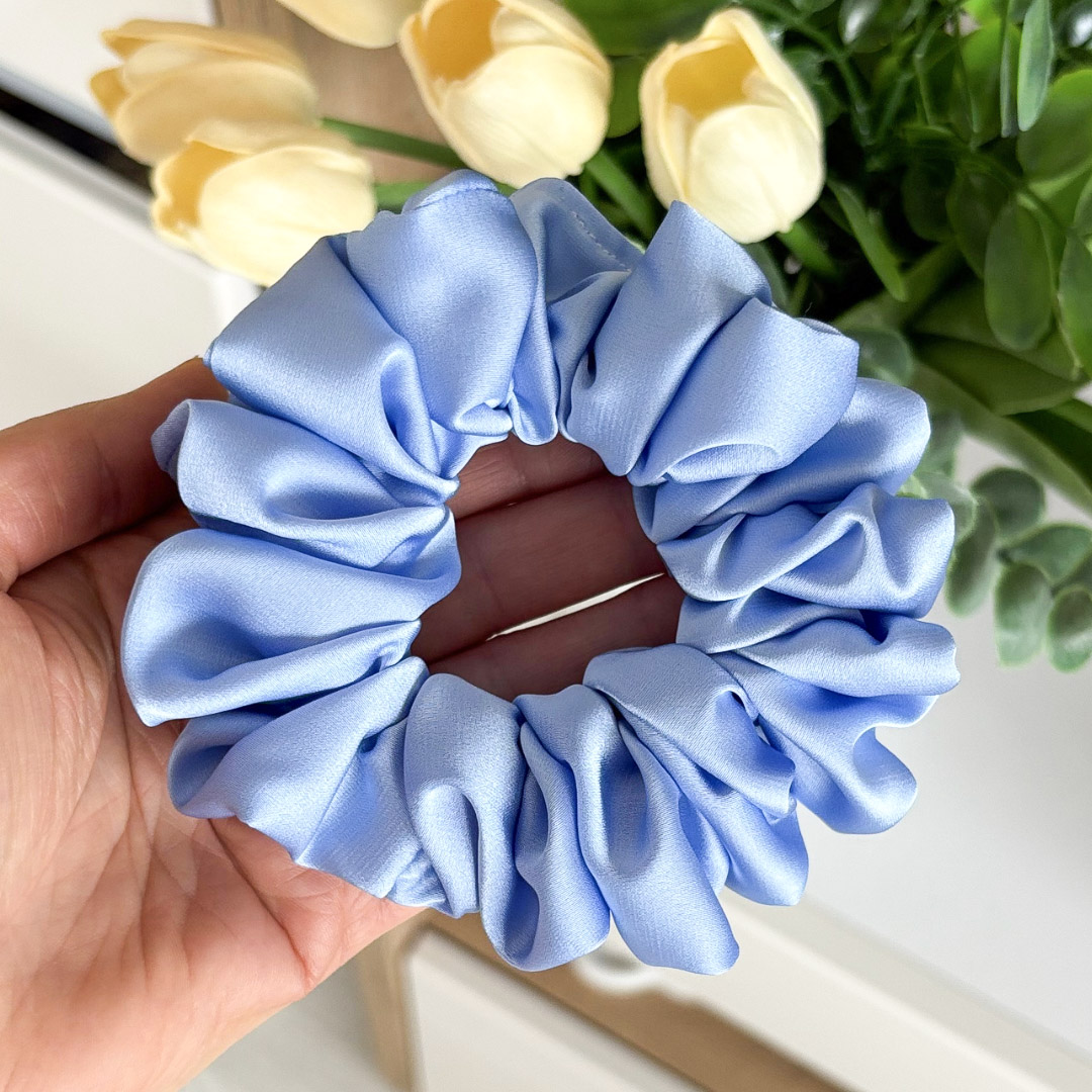 Gumka do włosów scrunchie – Błękitna – Midi