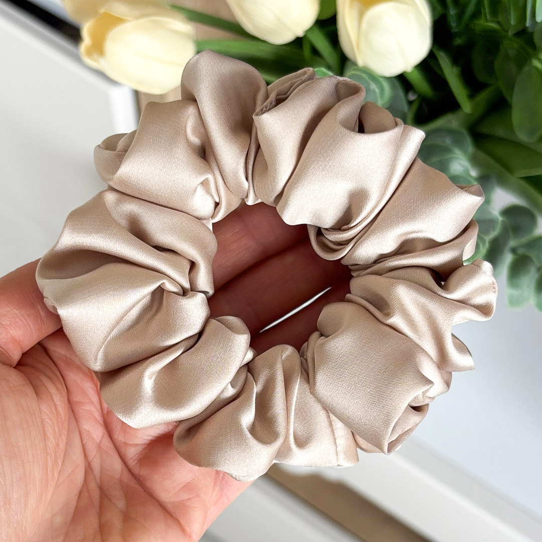 Gumka do włosów scrunchie – Chłodny beż – Midi