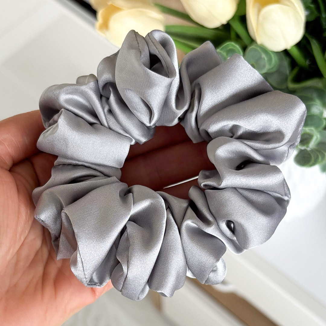 Gumka do włosów scrunchie – Szara – Midi